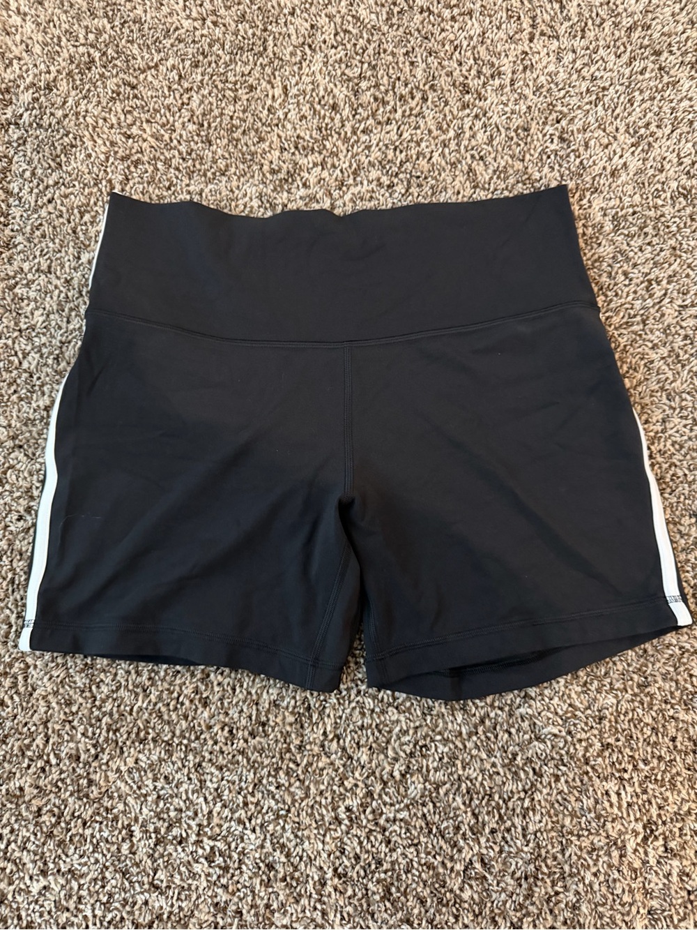 Lululemon Align High Rise Side Stripe Short 6’’